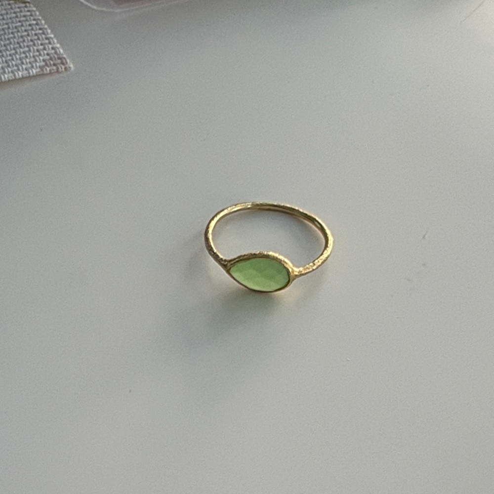 Elegant Gold and Green Ring